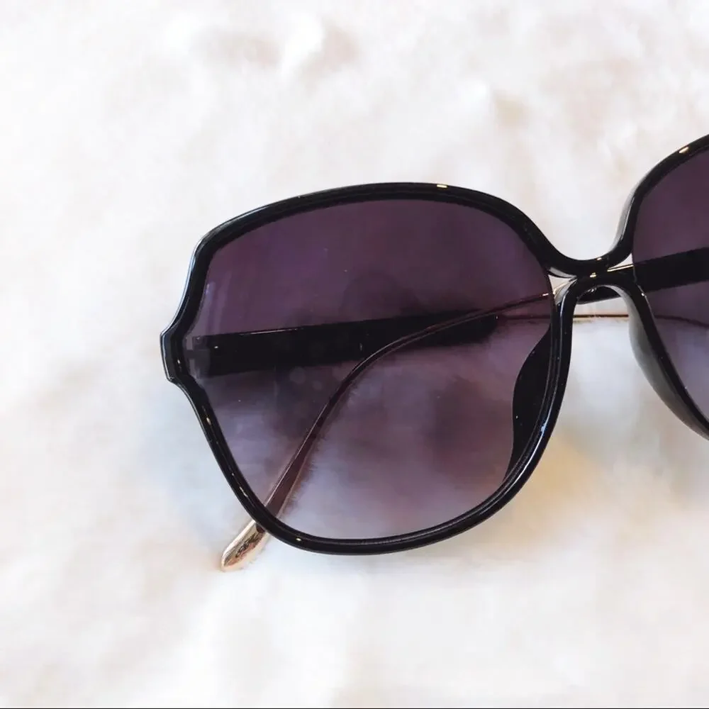 Charlotte Black Oversized Metal Round Sunglasses
